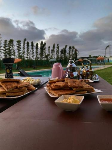 a table with plates of food on top at منتزه السلامة Parc ASSALAMA in Kenitra