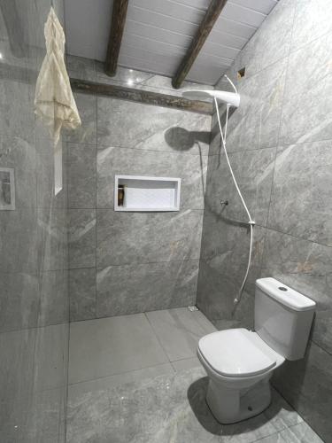 Bilik mandi di Casa com piscina