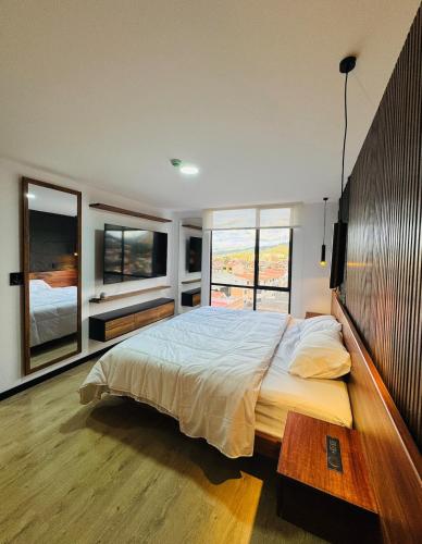 Кровать или кровати в номере Suite with pool condominium Torres de Almería