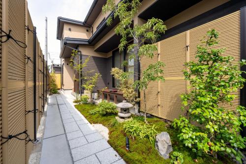 Takayama Showa no yado-B New Private House with Floor Heating, Free Parking & Supermarket 1 Min