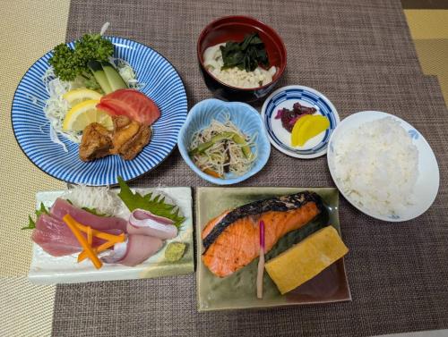 Jídlo v ryokanu nebo okolí
