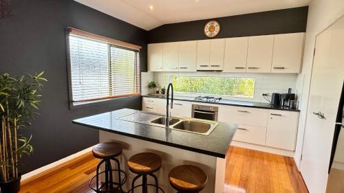 Dapur atau dapur kecil di Coastal Tones