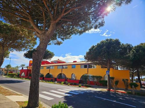 Appartement cozy et plage à pied, havre de paix avec piscine