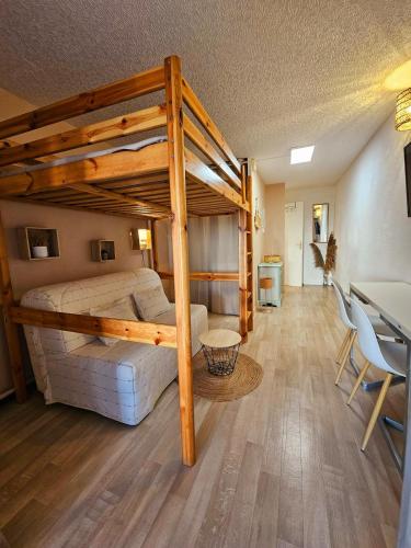 Appartement cozy et plage à pied, havre de paix avec piscine