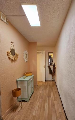 Appartement cozy et plage à pied, havre de paix avec piscine