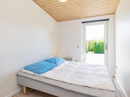 Katil atau katil-katil dalam bilik di 6 person holiday home in Faaborg-By Traum
