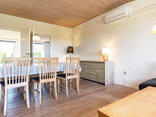 Ruang duduk di 6 person holiday home in Faaborg-By Traum