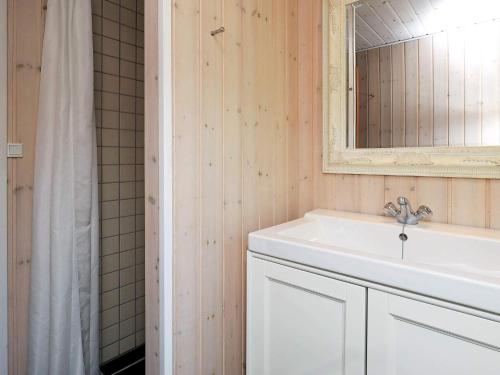 Koupelna v ubytování 6 person holiday home in Sæby-By Traum