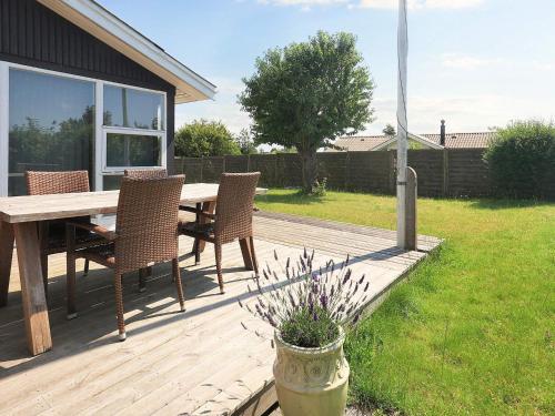 Zahrada ubytování 4 person holiday home in Karrebæksminde-By Traum