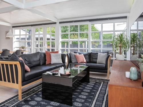 Χώρος καθιστικού στο 8 person holiday home in Strøby