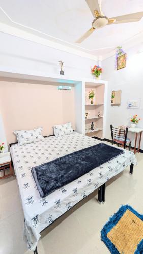 a bedroom with a large bed in a room at Krishnaalay Guest House in Ujjain