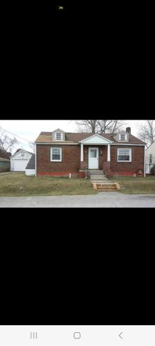 Gallery image of House can sleep 8 or more people in Aliquippa
