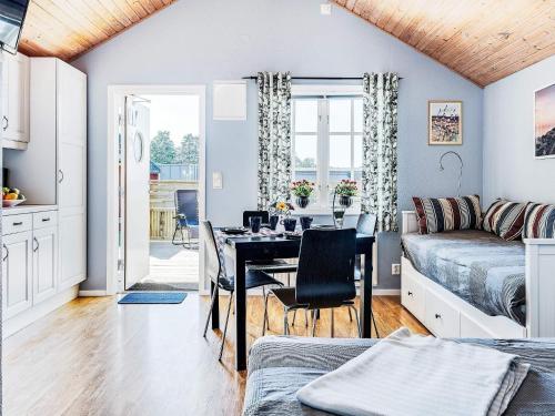 Posezení v ubytování 4 person holiday home in LÖTTORP-By Traum