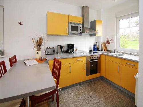 Kuchyň nebo kuchyňský kout v ubytování Ferienhaus am Kummerower See, Kummerow