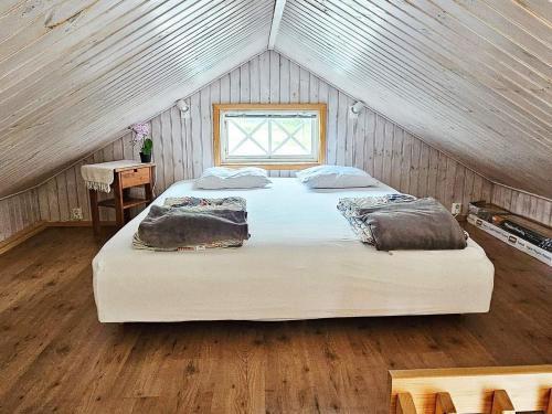 Postel nebo postele na pokoji v ubytování 4 person holiday home in Karlskoga-By Traum