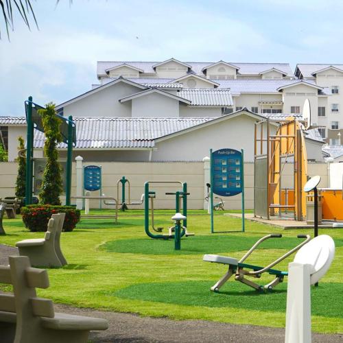 a park with a playground with a slide at Playa Dorada Apartamento con Piscinas, Toboganes y Diversión in Vacamonte