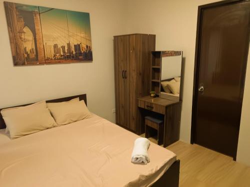 Katil atau katil-katil dalam bilik di Mactan Stay Comfort