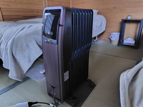 a suitcase sitting in a room next to a bed at 一棟貸切別荘 神氣龍 in Sagamihara