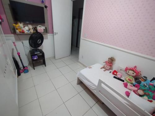 a hospital room with dolls sitting on a bed at Casa em condomínio COP 30 in Ananindeua