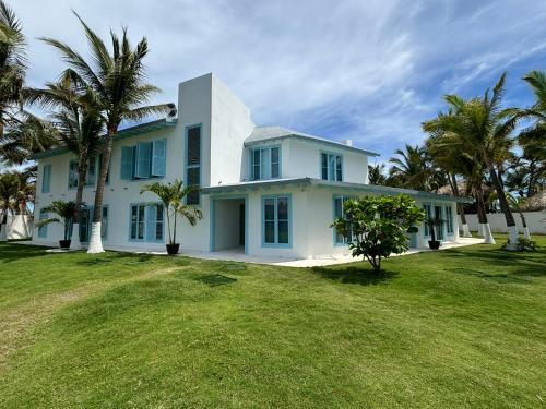 Taman di luar Casa Playa Infinita