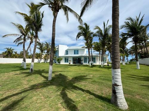 Taman di luar Casa Playa Infinita