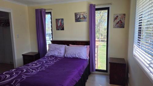 Postel nebo postele na pokoji v ubytování Linga Longa Cottage