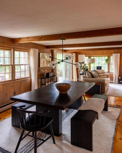 Zona de estar de Forest Mountain Escape- Beautiful Mountaintop Escape in Mendon, VT, 20 min to Killington 14 to Pico, home