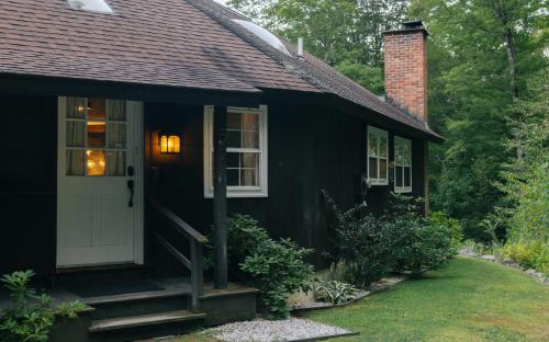 Jardín al aire libre en Forest Mountain Escape- Beautiful Mountaintop Escape in Mendon, VT, 20 min to Killington 14 to Pico, home
