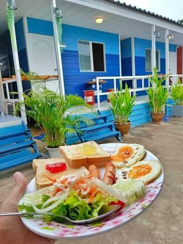 a plate of food with bread and vegetables on it at T&T Koh Larn -เกาะล้าน in Ko Larn