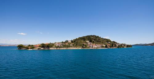 an island in the middle of a large body of water at Apartment Pilatus Ošljak in Preko