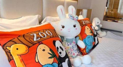 Postel nebo postele na pokoji v ubytování Kunming Jinjiang Hotel