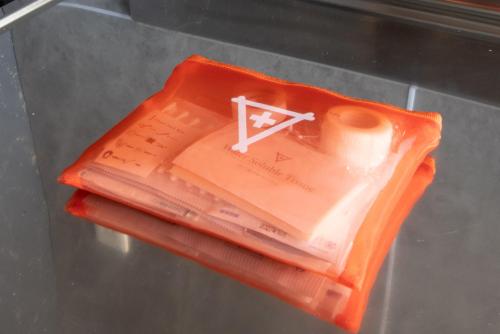 an orange plastic container with an x on it at 貸切4LDK86平米の和室で日本の生活体験Narita Airport60分都内アクセス良好 in Matsudo