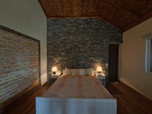 Кровать или кровати в номере Historical Villa - Stunning Views - Changla Gali House