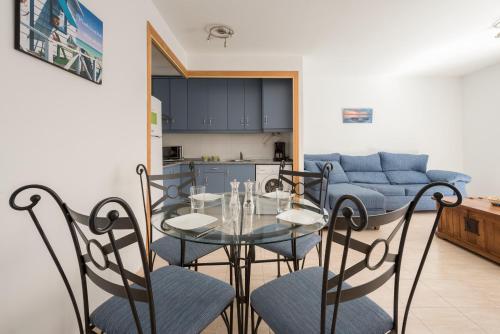 a dining room with a glass table and chairs at Apartamento Castillejos in Tarifa