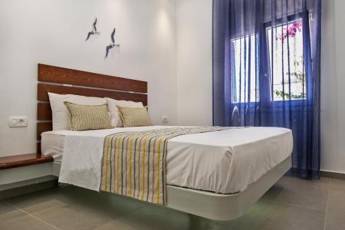 Ein Bett oder Betten in einem Zimmer der Unterkunft Petini's Place