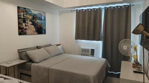 Postel nebo postele na pokoji v ubytování M&R Condotel Azure North