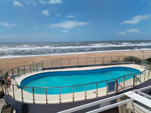 Islantilla-Apartamento con piscina y garaje en primera línea de playa