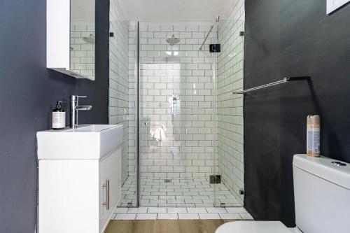 Ένα μπάνιο στο Scarborough Family Beach House