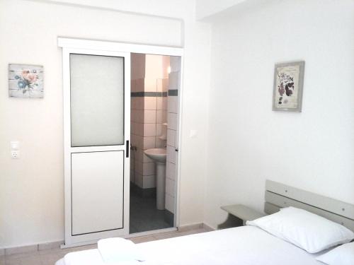 Gallery image of Yasemi Rooms in Vasiliki