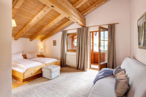 Postel nebo postele na pokoji v ubytování Haus Schönblick - wunderbare Zentrumslage