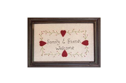 a picture of a frame with a family and friends welcome sign at Haus Schönblick - wunderbare Zentrumslage in Alpbach