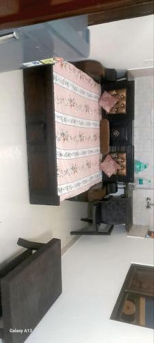 Kuchyň nebo kuchyňský kout v ubytování Paramanand maharaj marg Hare krishna orchid vrindavan dham