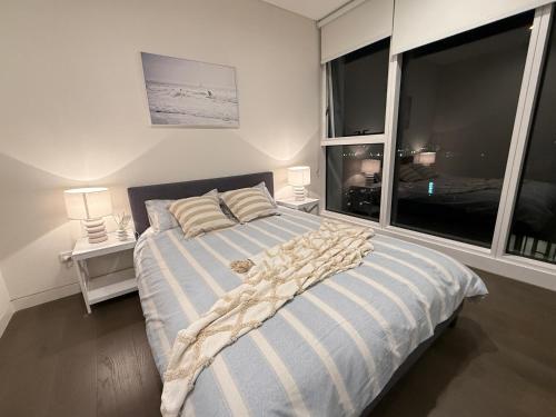 Una cama o camas en una habitación de Olympic park 2Bed2Bath Apt