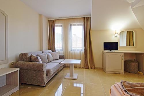 a living room with a couch and a table at White House in Ognyanovo