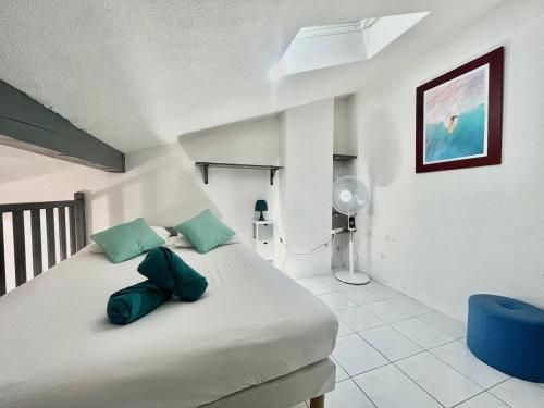 Ένα ή περισσότερα κρεβάτια σε δωμάτιο στο Villa, Piscine-pool 100m Plage-beach