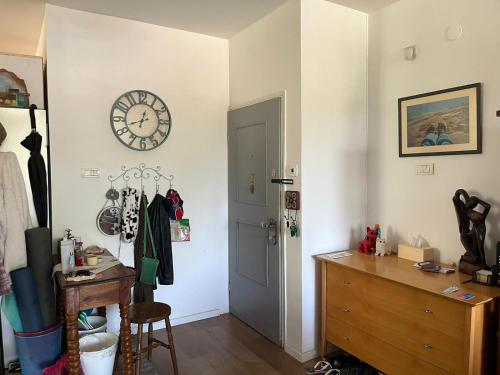 Fotografie z fotogalerie ubytování Charming 3BR with Piano, lovely Ness Ziona v destinaci Nes Ẕiyyona