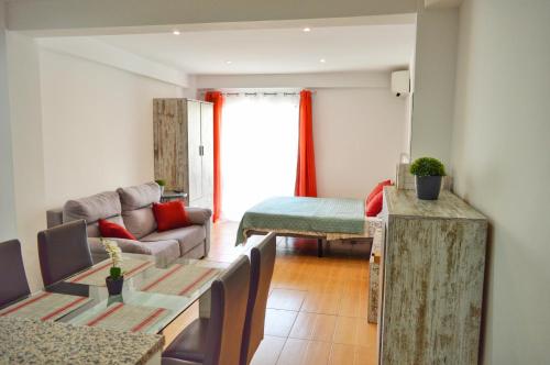 Un lugar para sentarse en Sunny Studio in Nerja Center with Balcony close to Beach