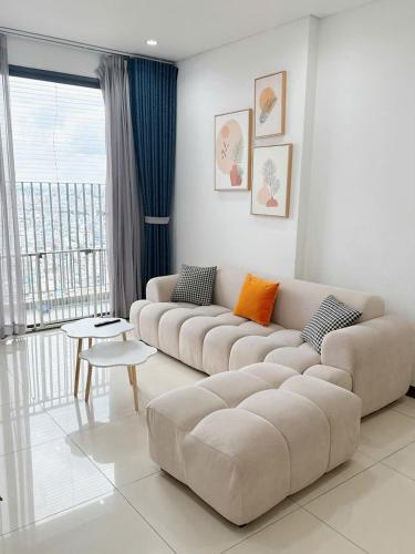 a white living room with a couch and a table at Rio House district 10 Saigon Centrosa in Ho Chi Minh City