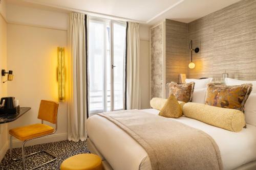 a hotel room with a large bed and a window at Hôtel l'Inattendu in Paris