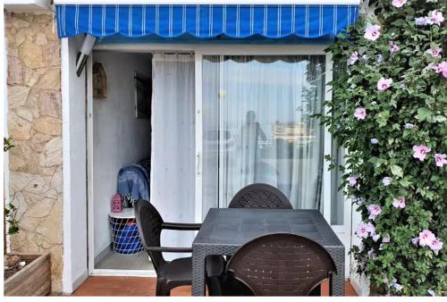 Studio overlooking the bay of Roses